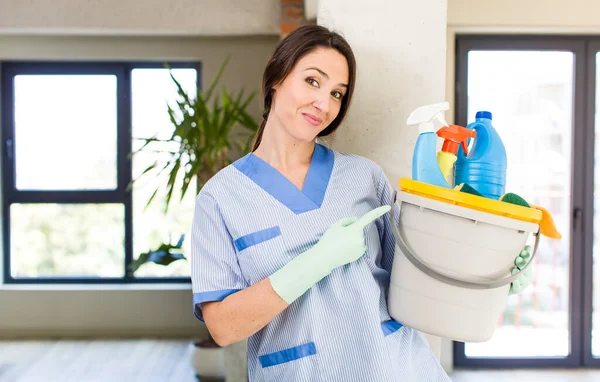 Young Pretty Woman Smiling Cheerfully Feeling Happy Pointing Side Housekeeper — Stockfoto