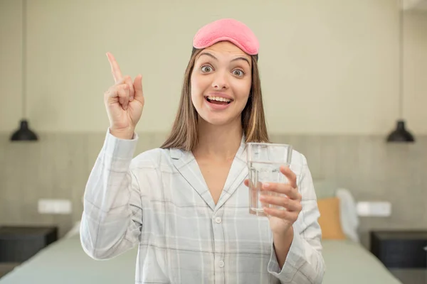 Young Pretty Woman Feeling Happy Excited Genius Realizing Idea Water — Stock Photo, Image