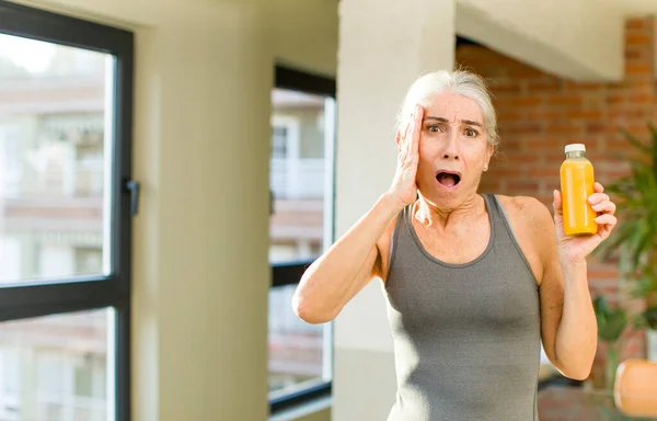 Pretty Senior Woman Feeling Extremely Shocked Surprised Fitness Concept — Stock Photo, Image