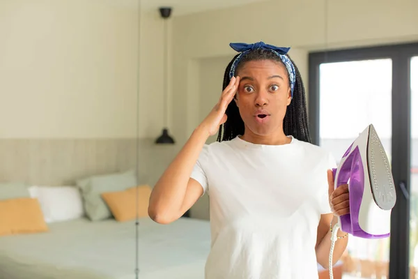 Black Afro Woman Looking Happy Astonished Surprised Housekeeper Concept — Stock Photo, Image