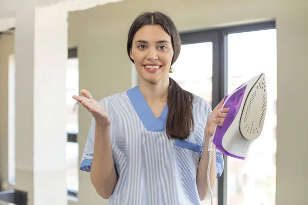 Pretty Young Model Smiling Happily Offering Showing Concept Housekeeper Laundry — Stock Photo, Image