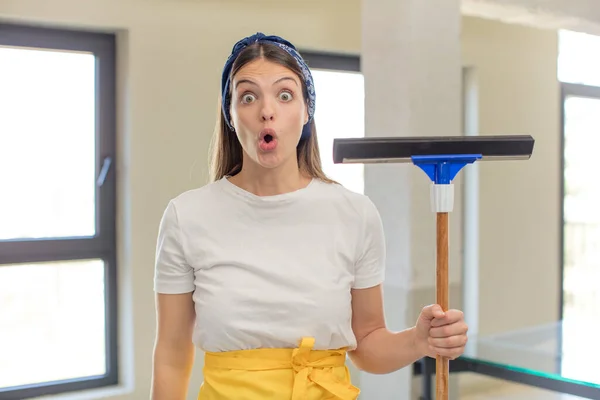 Young Pretty Woman Feeling Extremely Shocked Surprised Windows Washer Concept — Stockfoto