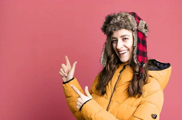 Ung Vacker Kvinna Med Vinterkläder Kallt Och Vinter Koncept — Stockfoto