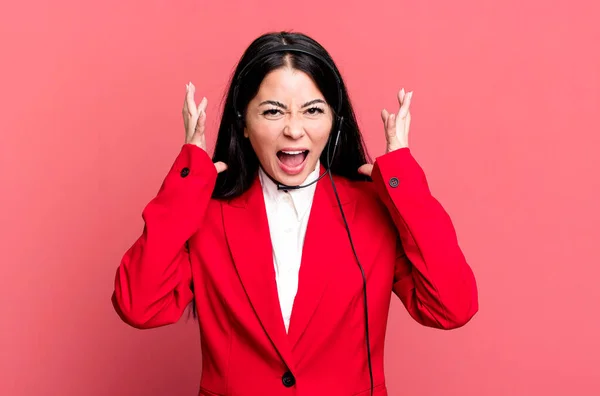 Hispanic Pretty Woman Screaming Hands Air Telemarketing Concept — Stockfoto