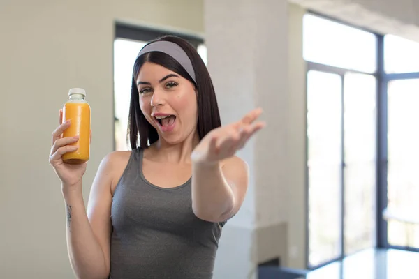 Pretty Young Woman Smiling Happily Offering Showing Concept Orange Juice — Stock Photo, Image