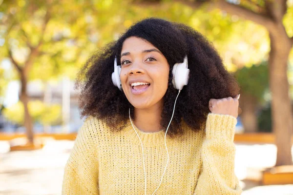 Pretty Afro Black Woman Feeling Shocked Laughing Celebrating Success Listening — Stock Photo, Image