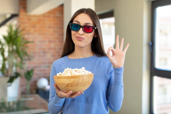 Sentindo Feliz Mostrando Aprovação Com Gesto Popcorns Conceito Filme — Fotografia de Stock