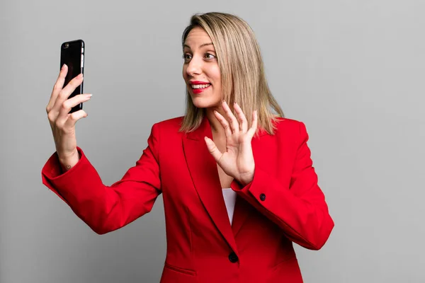 Young Pretty Businesswoman Using Her Smart Phone — Zdjęcie stockowe