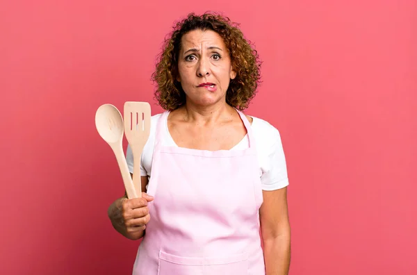 Pretty Middle Age Woman Looking Puzzled Confused Home Wife Chef — Stock Photo, Image