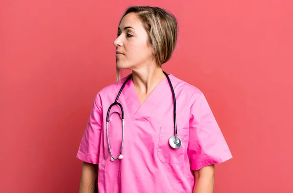 Pretty Blonde Woman Profile View Thinking Imagining Daydreaming Nurse Concept — Stock Photo, Image