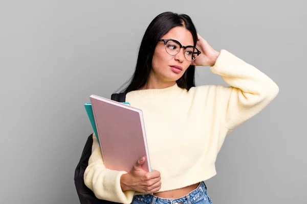 Hispanic Pretty Woman Feeling Puzzled Confused Scratching Head University Student — Stock Photo, Image