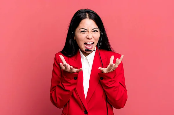 Hispanic Pretty Woman Looking Desperate Frustrated Stressed Telemarketing Concept — Stockfoto