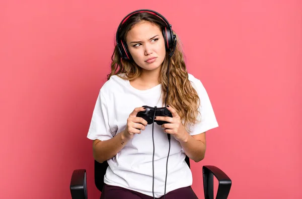 Hispanic Pretty Woman Feeling Sad Upset Angry Looking Side Gamer — Stock Photo, Image