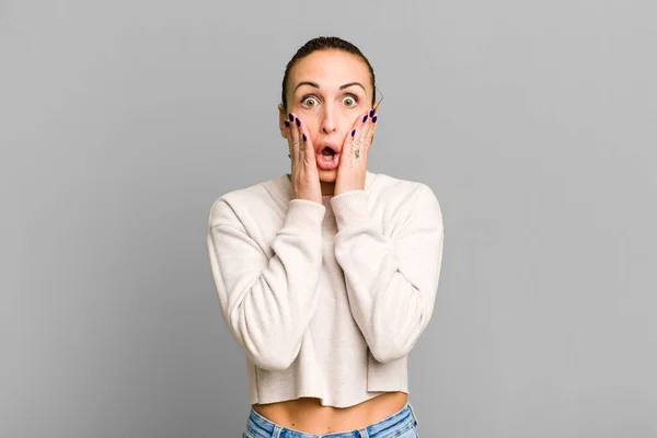 Young Pretty Woman Feeling Shocked Scared — Stock Photo, Image