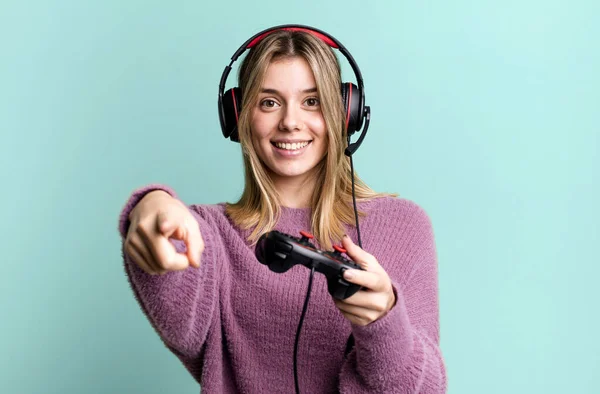 Young Pretty Gamer Woman Headset Controller — Foto Stock