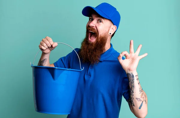 Young Adult Red Hair Bearded Cool Man Windows Washer Concept — Stock Photo, Image