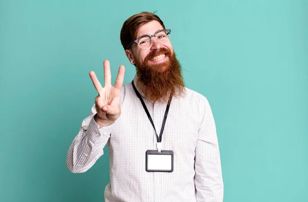 Barba Larga Hombre Sonriendo Buscando Amigable Mostrando Número Tres Concepto —  Fotos de Stock