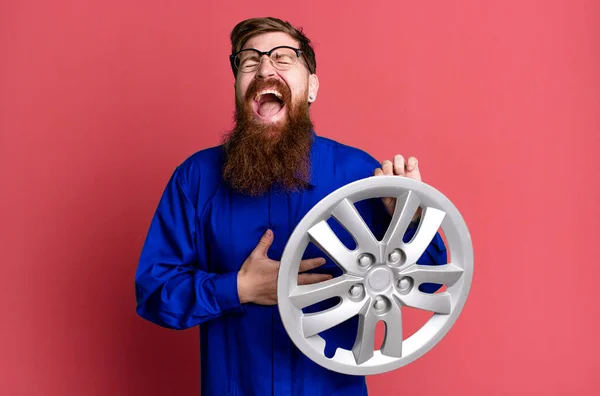 Der Mann Mit Dem Langen Bart Lacht Laut Über Irgendeinen — Stockfoto
