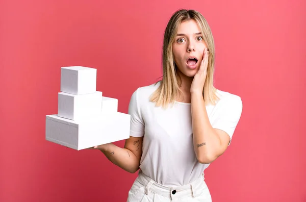 Young Pretty Woman Feeling Shocked Scared Blank White Boxes Concept — Stock Photo, Image