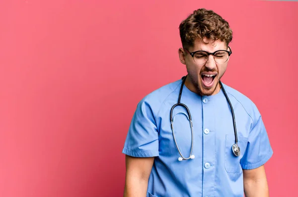 Young Adult Caucasian Man Shouting Aggressively Looking Very Angry Nurse — Stock Photo, Image