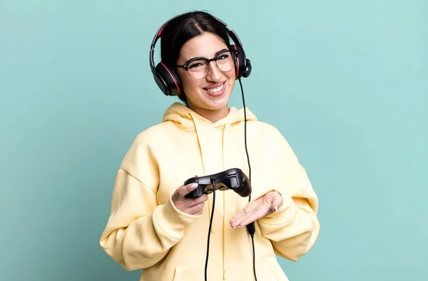 Vrolijk Glimlachen Zich Gelukkig Voelen Een Concept Tonen Gamer Concept — Stockfoto
