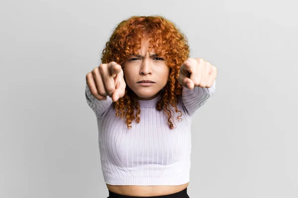 Redhair Pretty Woman Pointing Forward Camera Both Fingers Angry Expression — Stock Photo, Image