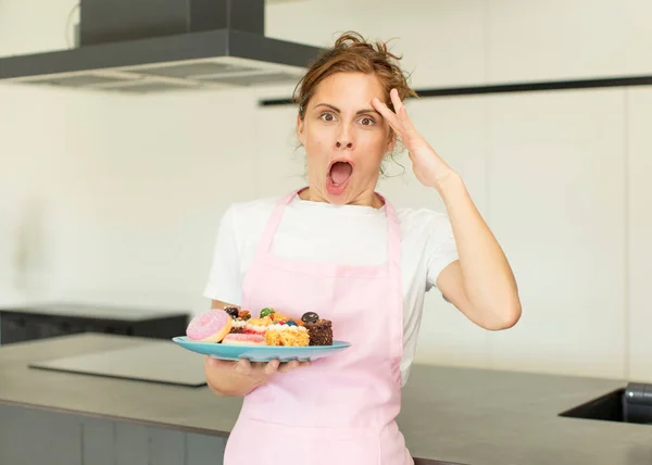 Young Pretty Woman Looking Happy Astonished Surprised Home Made Cakes — Foto Stock