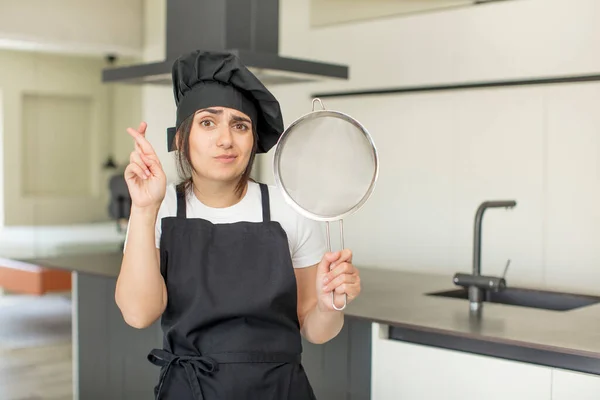 Young Woman Crossing Fingers Hoping Good Luck Chef Concept — Stock Photo, Image