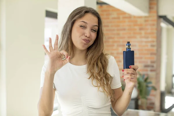 Pretty Woman Feeling Happy Showing Approval Okay Gesture Vaper Concept — Stock Photo, Image