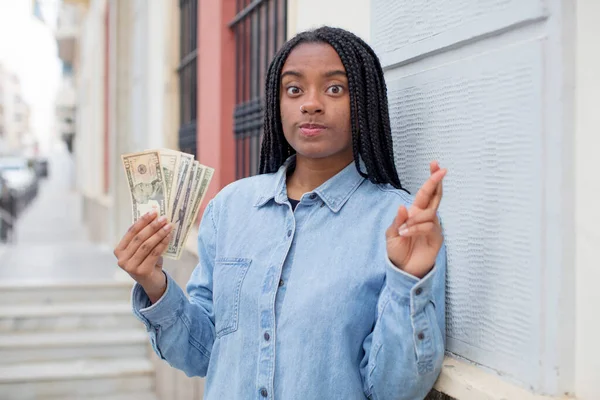 Black Afro Woman Crossing Fingers Hoping Good Luck Dollar Banknotes — Stock Photo, Image