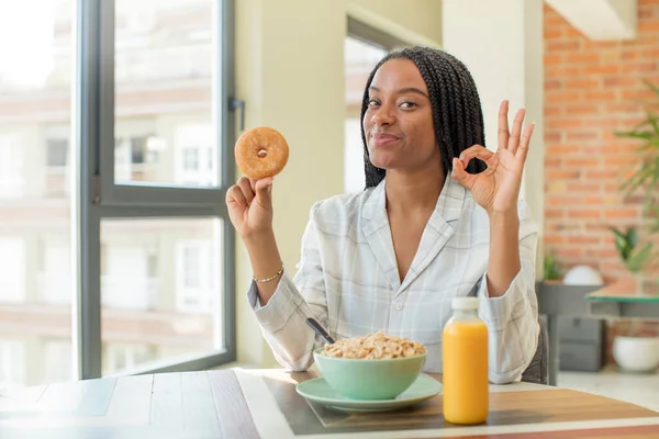 Black Afro Woman Feeling Happy Showing Approval Okay Gesture Breakfast — Stock Photo, Image