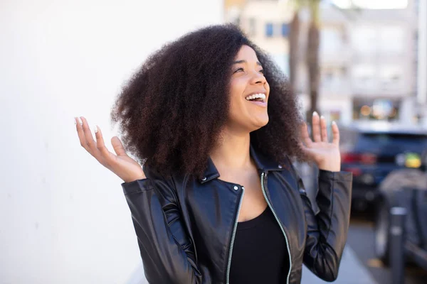 Afrikanska Amerikanska Vackra Kvinna Känner Sig Lycklig Förvånad Lycklig Och — Stockfoto