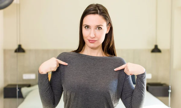 Young Adult Pretty Woman Looking Proud Positive Casual Pointing Chest — Stock Photo, Image