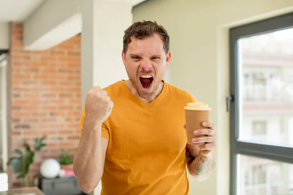Wyglądasz Wściekłego Wkurzonego Sfrustrowanego Zabierz Kawę Zabrać Koncepcję Ramen — Zdjęcie stockowe