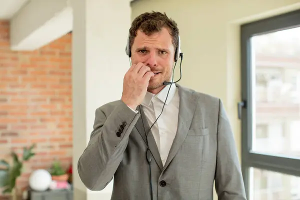 Ensazione Paura Preoccupazione Rabbia Guardare Lato Concetto Telemarketer — Foto Stock