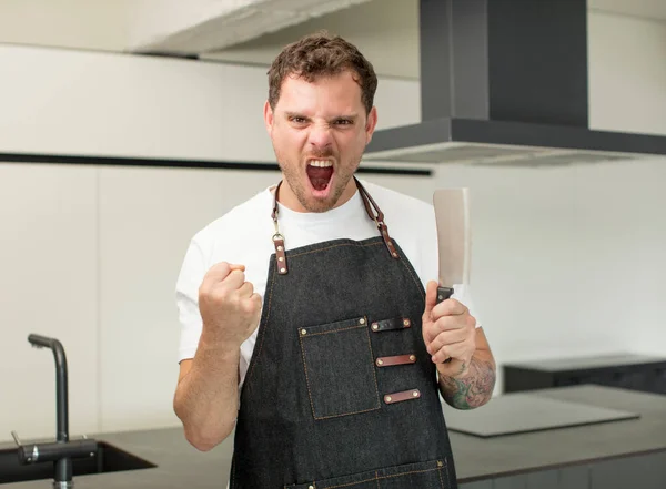 Buscando Enojado Molesto Frustrado Chef Casa —  Fotos de Stock