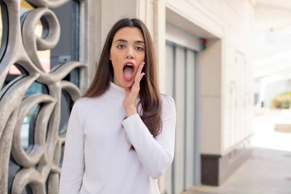 Pretty Young Adult Woman Feeling Shocked Astonished Holding Face Hand —  Fotos de Stock