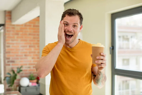Чувствовать Себя Счастливым Пораженным Невероятным Уберите Кофе Take Away Ramen — стоковое фото