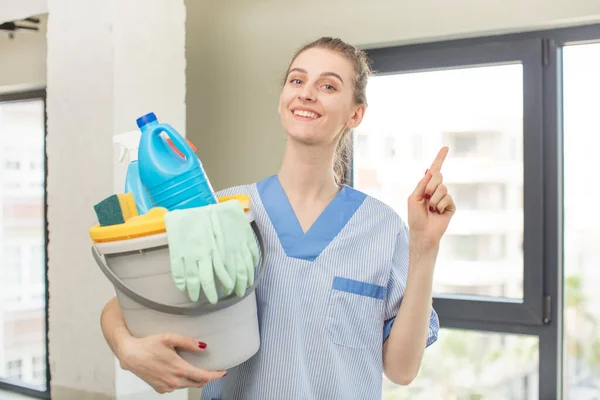 Smiling Cheerfully Feeling Happy Pointing Side Housekeeper Concept — Stock Photo, Image