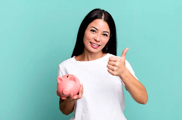 Hispanic Pretty Woman Feeling Proud Smiling Positively Thumbs Piggy Bank — Foto de Stock
