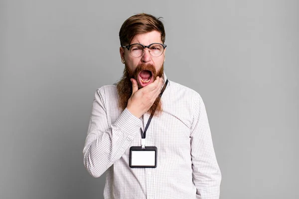 Mann Mit Langem Bart Und Weit Geöffnetem Mund Und Offenen — Stockfoto