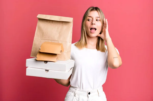 Young Pretty Woman Feeling Happy Excited Surprised Delivery Take Away — Stock Photo, Image
