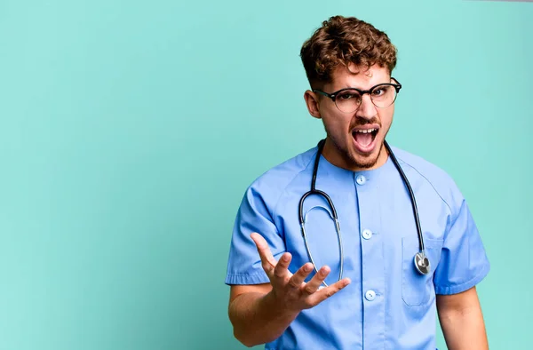 Joven Hombre Caucásico Adulto Mirando Enojado Molesto Frustrado Concepto Enfermera —  Fotos de Stock