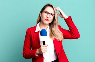 Kafam karışık ve kafam karışık, kaşınıyorum. gazeteci veya sunucu kavramı