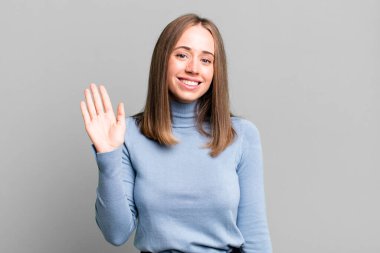 Mutlu ve mutlu bir şekilde gülümseyen, el sallayan, seni selamlayan, ya da hoşça kal diyen