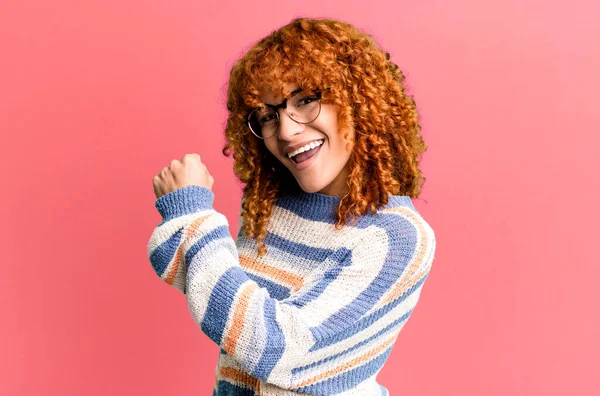 Redhair Pretty Woman Feeling Happy Positive Successful Motivated Facing Challenge — Stock Photo, Image