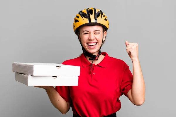 Pizza Delivery Pretty Blonde Woman — 图库照片
