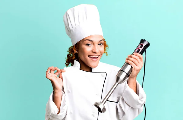 Cheveux Roux Jolie Chef Femme Avec Mélangeur Main — Photo