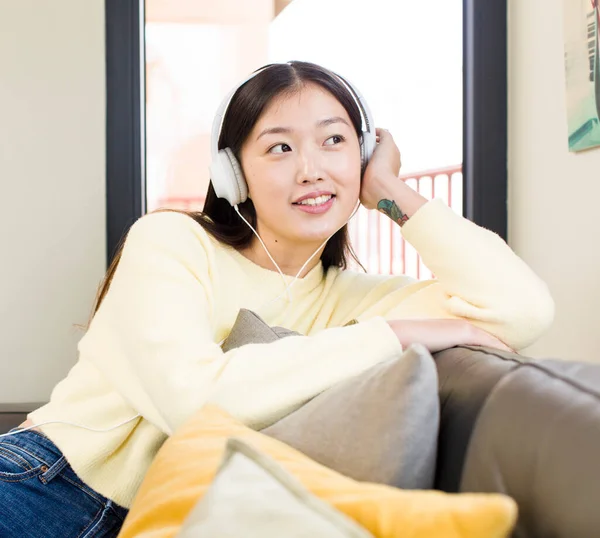 Asian Pretty Woman Resting Listening Music Couch — Stock Photo, Image