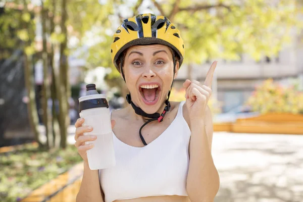 Young Pretty Woman Feeling Happy Excited Genius Realizing Idea Bike — Stock Photo, Image